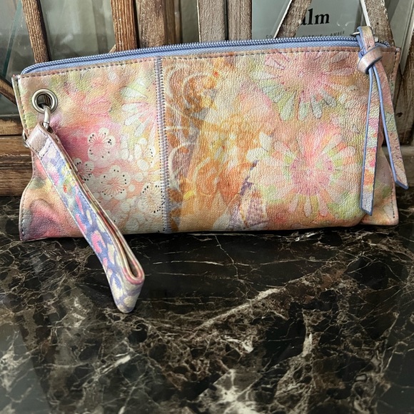 Hobo wristlet 🩷 - Picture 3 of 4